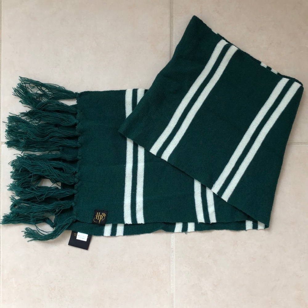 Harry Potter Slytherin scarf